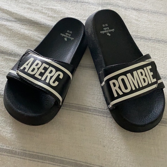 Abercrombie kids slides. Size 12/13 - Picture 2 of 7